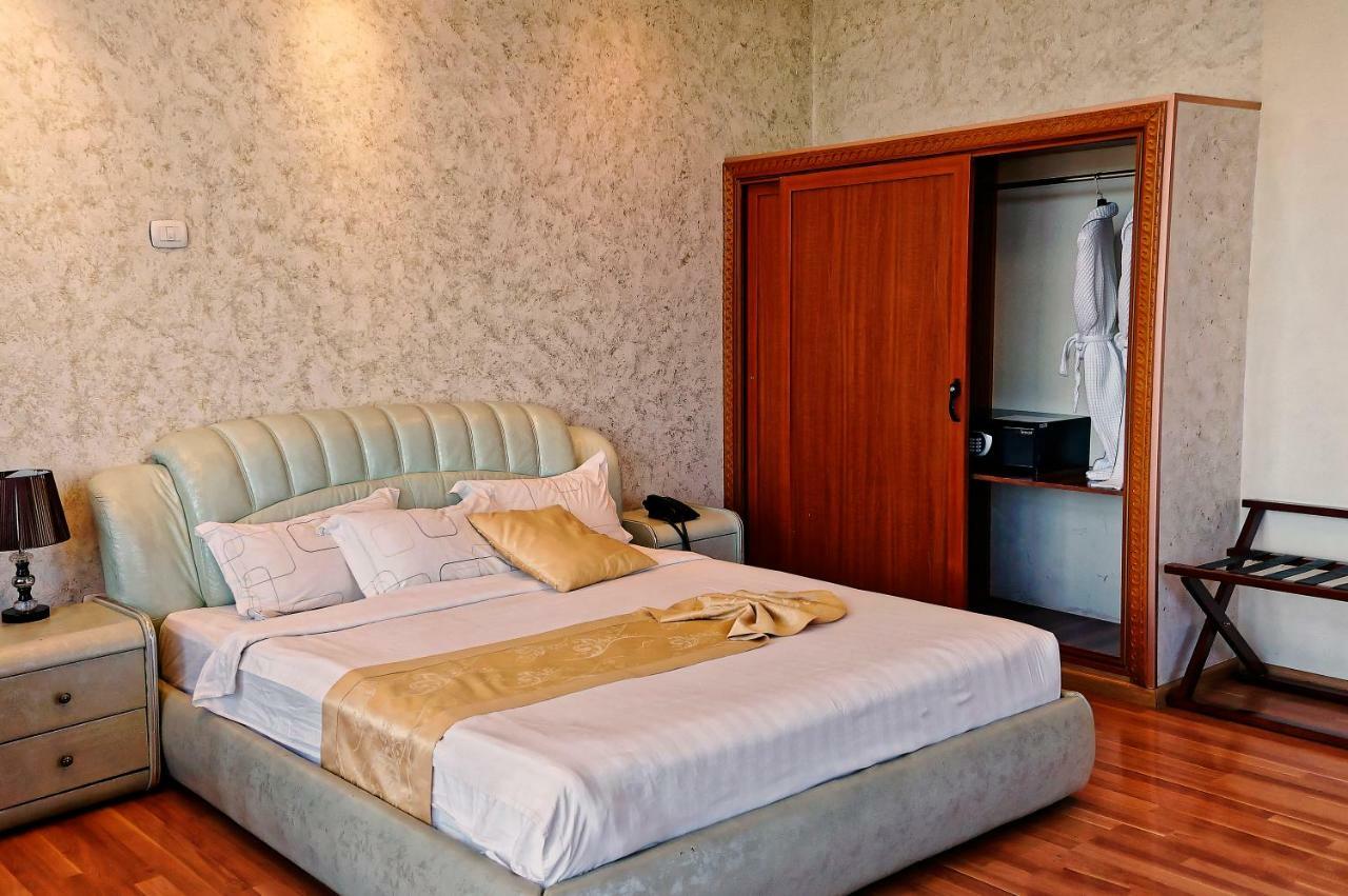 Impress Hotel Addis Abeba Esterno foto